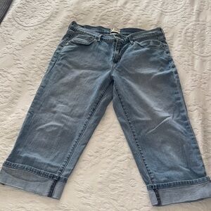 Gently Loved Classic Blue Women's Capri Jeans by Levi’s 515